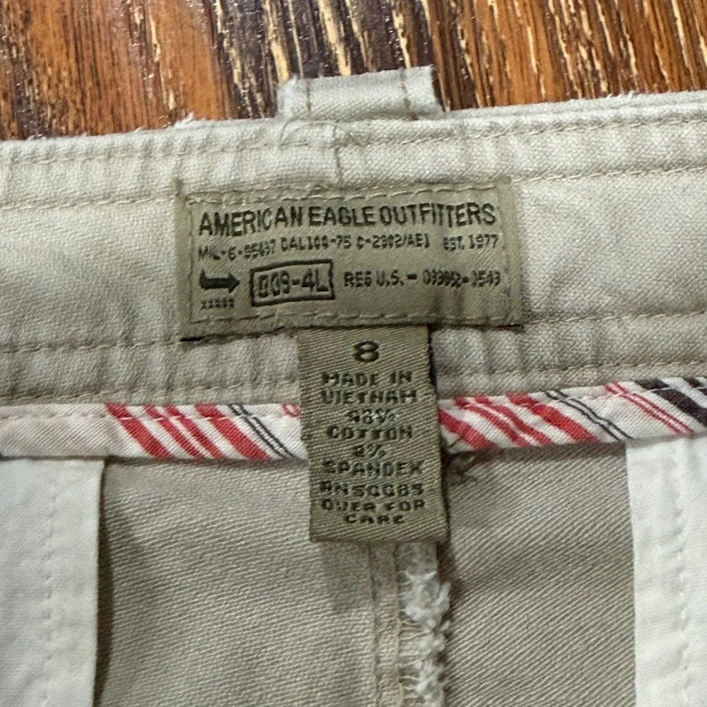 Y2K American Eagle Outfitters Womens Khaki Cargo Capri Pants Size 8 Tan Cropped